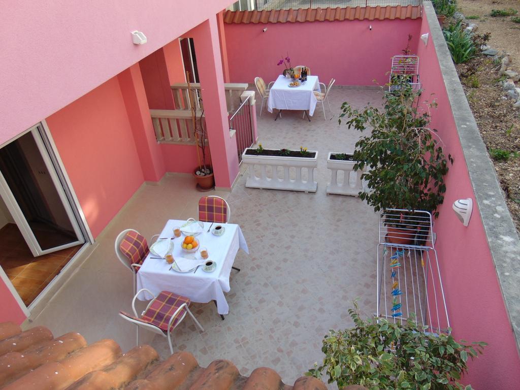 Apartment Studios Ravlic Marija